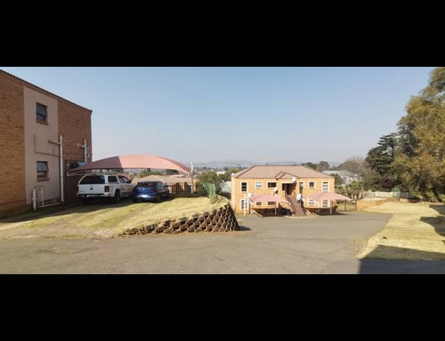 3 BEDROOM TOWNHOUSE FOR SALE IN KIBLER PARK